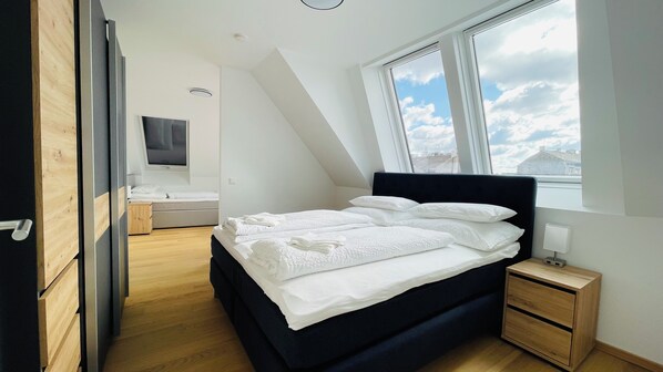 3 bedrooms, iron/ironing board, WiFi, bed sheets