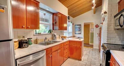 3 Bedroom Home in beautiful Vancouver, WA. Driveway park with E-Car Charger.