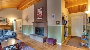 Smart TV, fireplace, DVD player, books