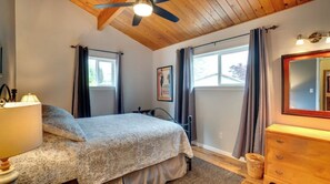 3 bedrooms, desk, iron/ironing board, travel cot
