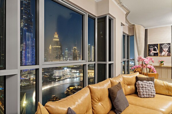 Interior - Front row Burj Khalifa & Fountain Show, 5mins walk to Dubai Mall via Burj Park (Dubai)