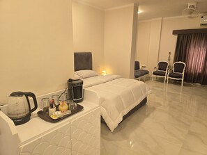 Superior Suite, Pool View | Minibar, in-room safe, desk, laptop workspace - Sirius Palace Luxor (Luxor)