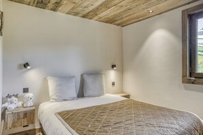 5 bedrooms, iron/ironing board, travel cot, free WiFi - Beautiful new luxury chalet, jacuzzi (MEGEVE)
