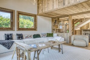 Télévision, cheminée