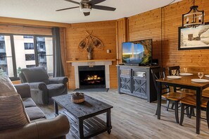 Smart TV, fireplace