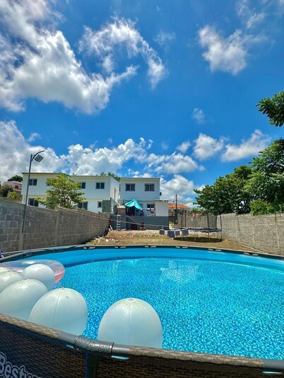 Beautiful 3 Bed Townhome in Gated Community in La Ceiba with Pool, WiFi, AC