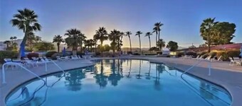 Home in Indio.Newly remodeled.Pet/family friendly.