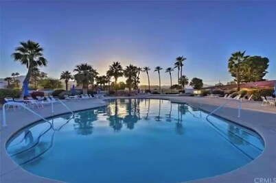 Home in Indio.Newly remodeled.Pet/family friendly.