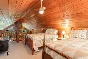 4 bedrooms, desk, iron/ironing board, free WiFi - Mountain top cabin with big views, a relaxing hot tub and 2 gas fireplaces. (Ellijay)