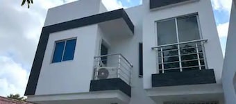 Spacious 3-bedroom apartment with WiFi, AC in enchanting Barranquilla