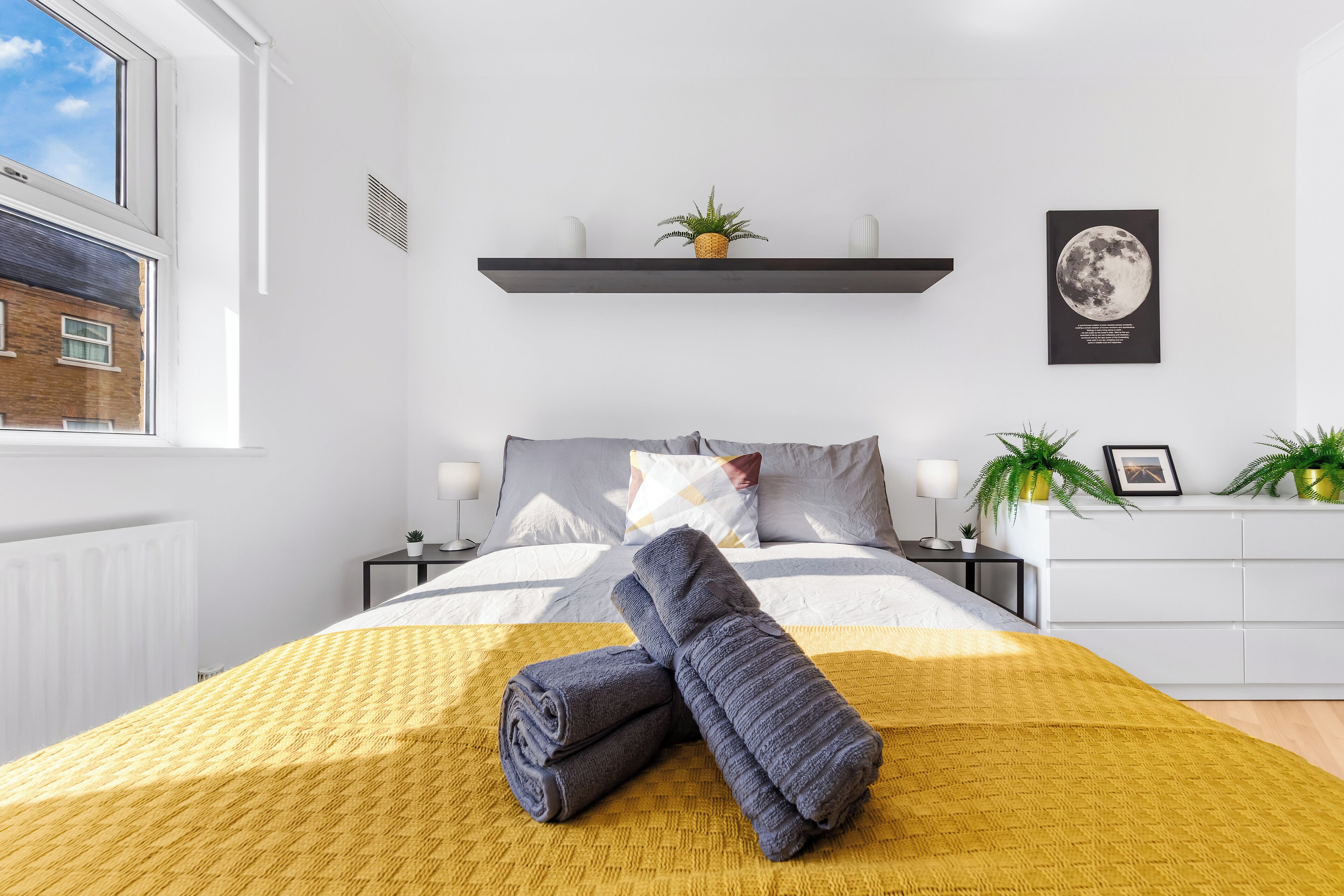 3 bedrooms, desk, iron/ironing board, free WiFi