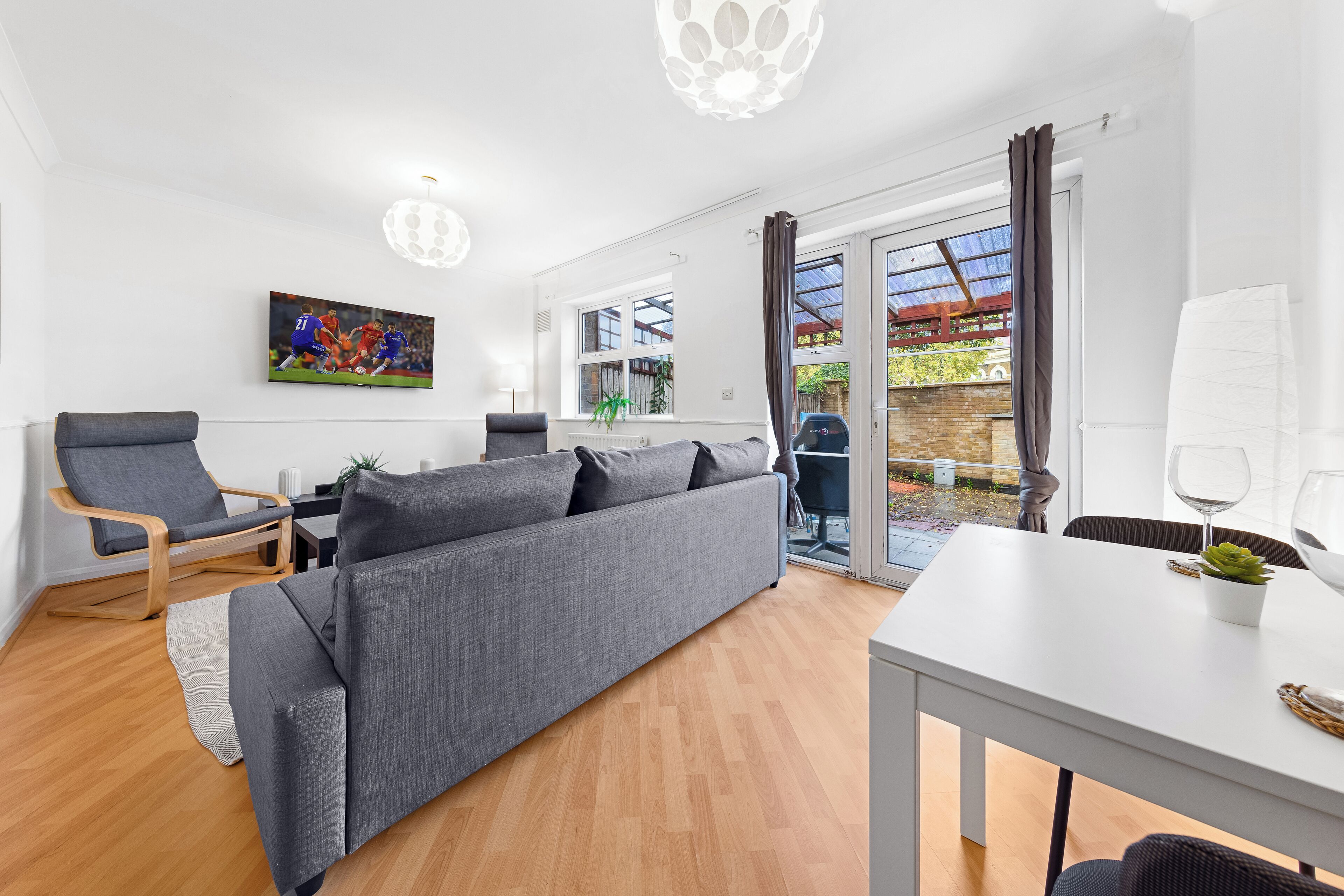 Smart TV, stereo, computer monitors