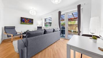 Smart TV, stereo, computer monitors