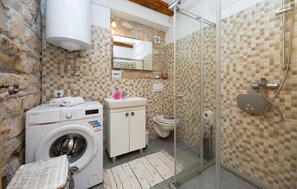 Shower - Beautiful apartment in Hrvace with WiFi (Hrvace)