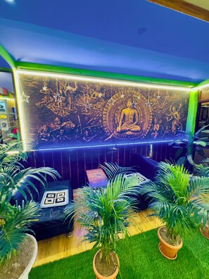 Lobby sitting area - Hotel Plumeria Inn (Kathmandu)