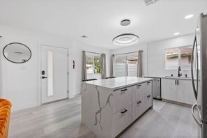 Interior - Sip Sip Away by Rather Be Properties (Palm Springs)