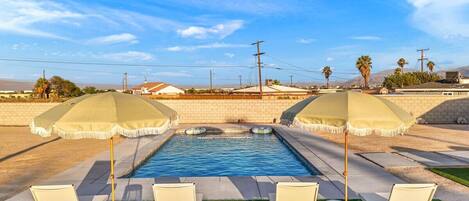 Een verwarmd zwembad