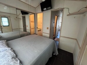 Skrivebord, gratis Wi-Fi, sengetøj