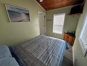 1 bedroom, free WiFi, bed sheets - The Sleepy Turtle, with Pool Access! (Harlingen)