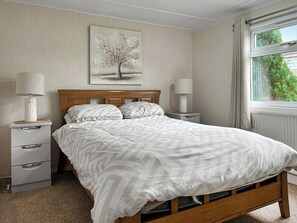 3 bedrooms, bed sheets