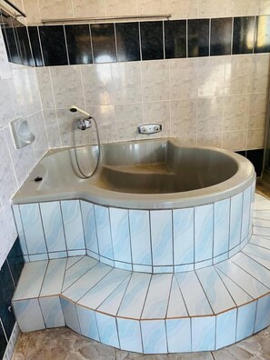 Luxury Double Room, City View, Poolside | Bathroom - The Haven Guest house Mbabane (Mbabane)