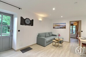 Télévision, table de tennis de table