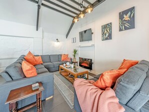 TV - 3 bedroom accommodation in Llandeilo (Llandeilo)