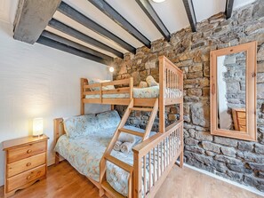 3 bedrooms, free WiFi, bed sheets