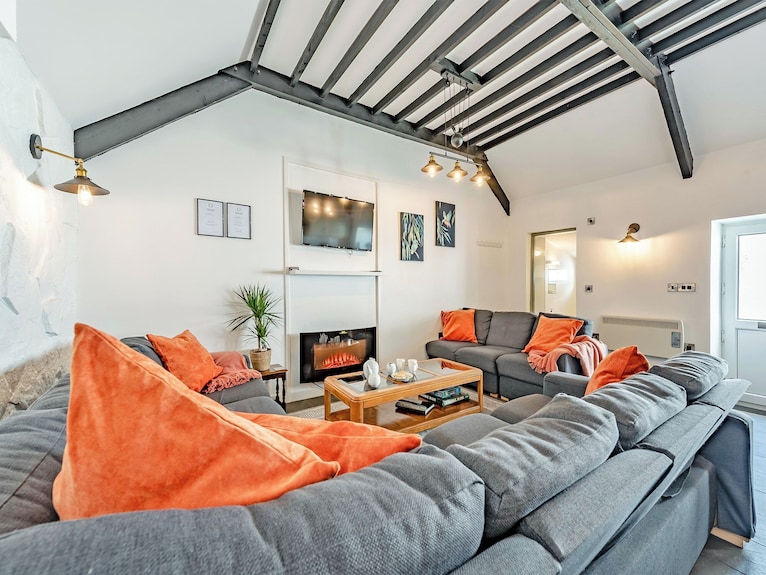 3 Bedroom Accommodation In Llandeilo - Wales