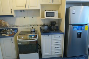 Refrigerador, microondas, horno, cafetera/tetera