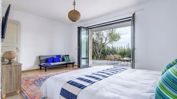5 bedrooms, iron/ironing board, free WiFi, bed sheets