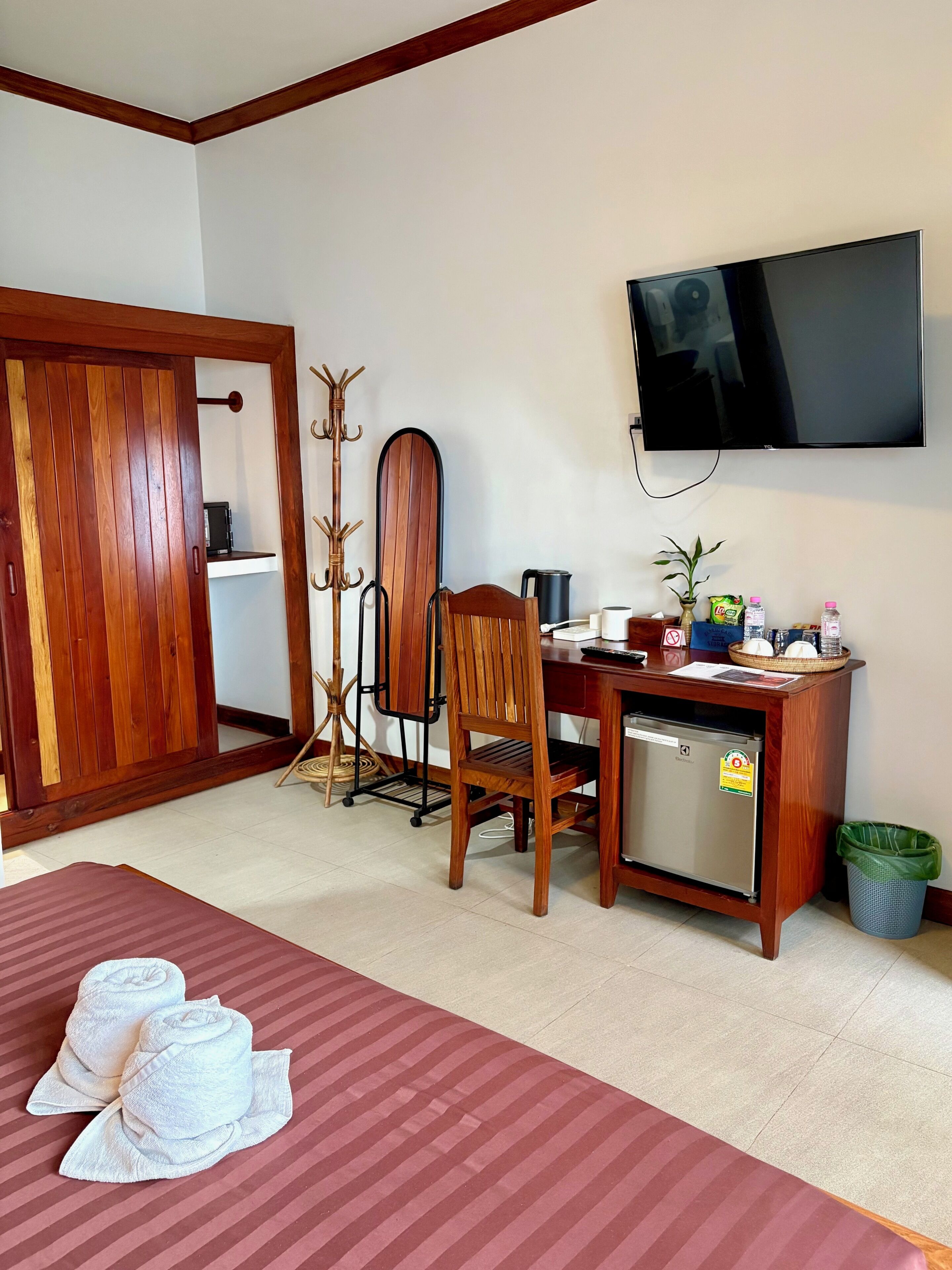 Minibar, in-room safe, desk, laptop workspace