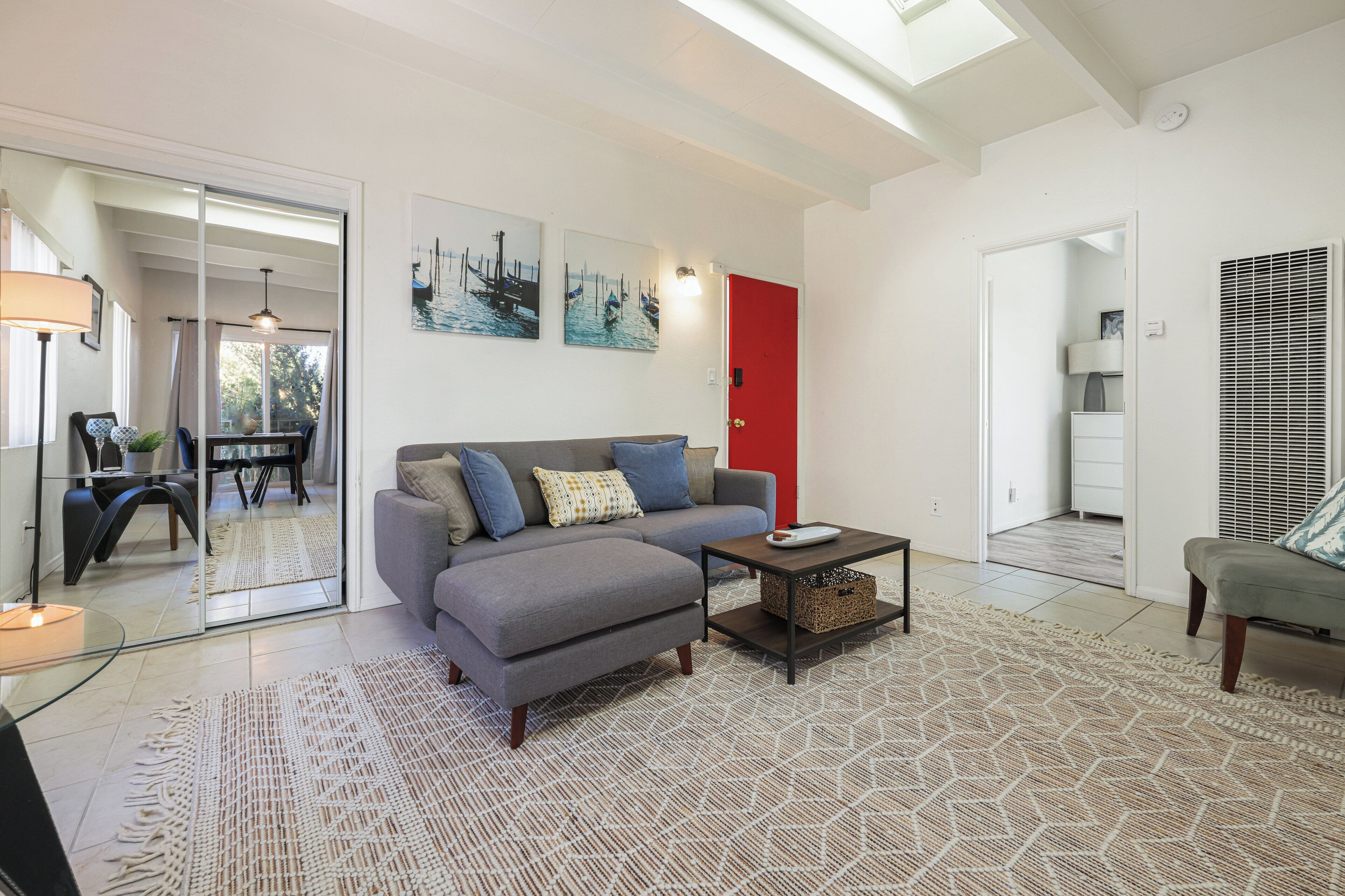 Smart-TV og musikkbibliotek