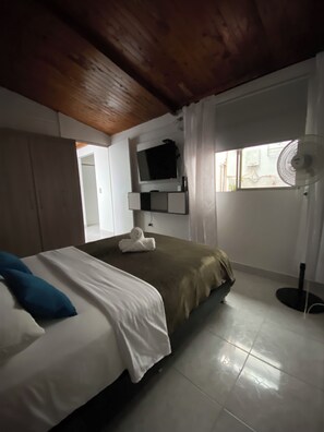 3 Schlafzimmer, Schreibtisch, Bügeleisen/Bügelbrett, kostenloses WLAN