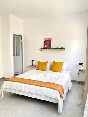 3 bedrooms, WiFi, bed sheets - Vila de Santiago Apartment - The town you can't miss - 5 minutes from the beach! (Pedra Badejo)