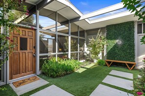 Terrace/patio - Mid Century Modern home -newly renovated with swim jet pool, spa on golf course! (Palm Desert)