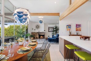 Dining - Mid Century Modern home -newly renovated with swim jet pool, spa on golf course! (Palm Desert)