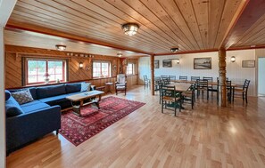 TV, fireplace - 4 bedroom gorgeous home in Bagn (Bagn)