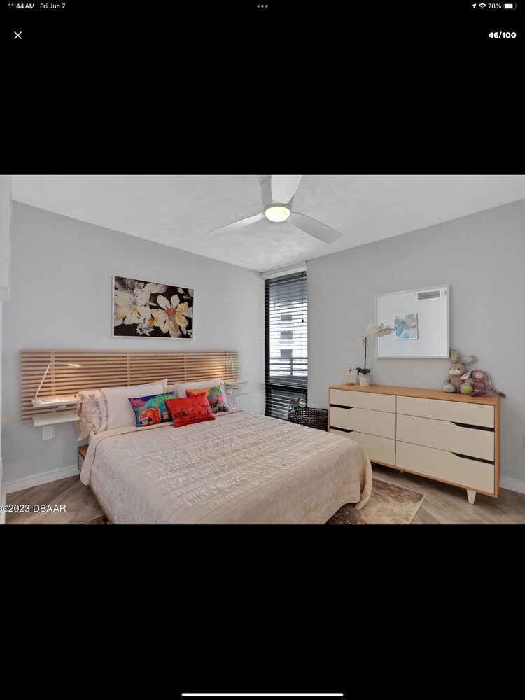 Ocean Front Condo, with magnificent views, totally modernised for your