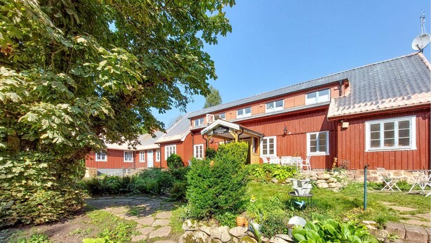A red wooden building with a covered porch and stone pathway. - 4 bedroom cozy apartment in Höör (Höör)