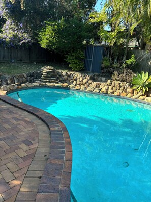 Pool - Cozy studio in charming Wishart with WiFi, AC (Wishart)