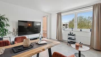 Smart-TV, videospill, DVD-spiller og bøker