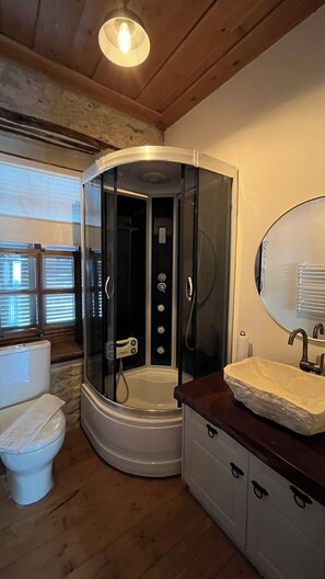 Vila Desain, 2 Tempat Tidur Double | Kamar mandi | Perlengkapan mandi gratis, pengering rambut, sandal, dan handuk