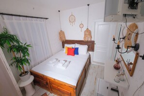 Desk, laptop workspace, free WiFi - Sisu Alacati (Cesme)