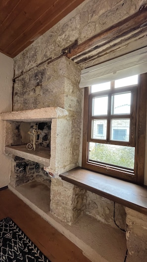 Desk, laptop workspace, free WiFi - Sisu Alacati (Cesme)