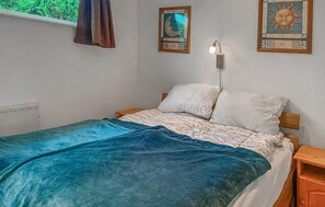 2 bedrooms, iron/ironing board, free WiFi