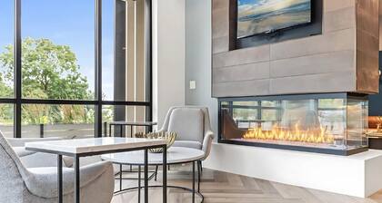 Chic 1-Bedroom Urban Retreat with WiFi and Fitness Center in Vibrant Kingfield