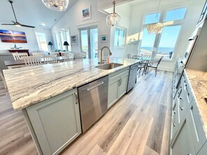 Micro-ondes, four, plaque de cuisson, lave-vaisselle