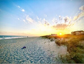 Chaises longues, serviettes de plage