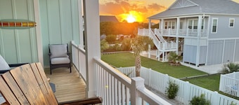 Spacious Oceanview 8-bedroom house with WiFi, AC & Pool in tranquil Holden Beach